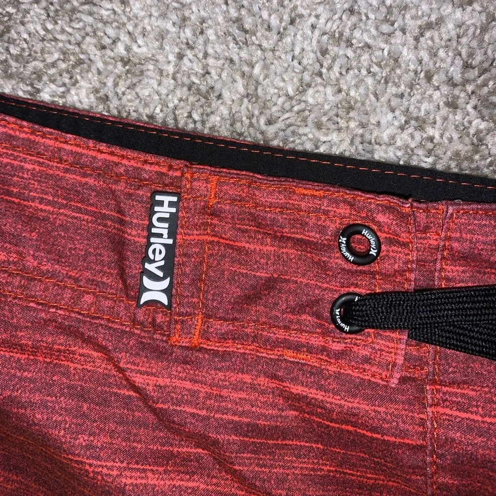 Hurley Red & Black Swim Trunks size Waist 30 - Picture 4 of 8